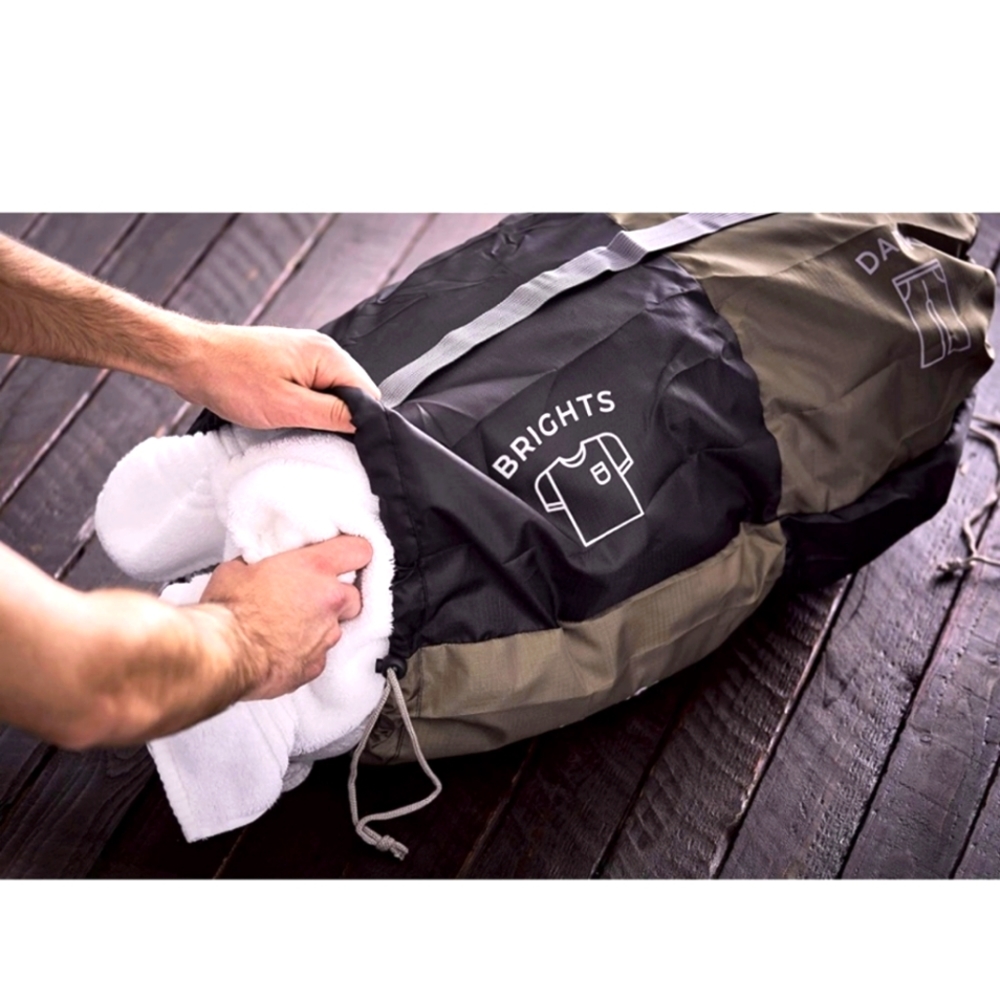 NIB- Gentlemen's Hardware Laundry Divider Travel Bag